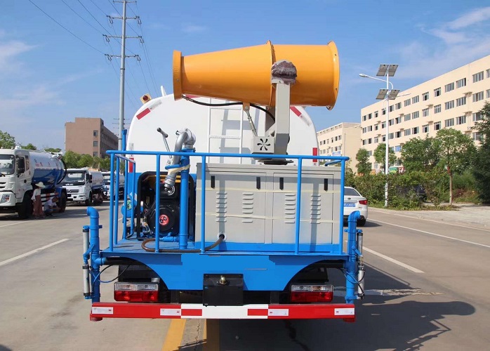 東風(fēng)大多利6方抑塵噴霧綠化噴灑車(chē)圖片