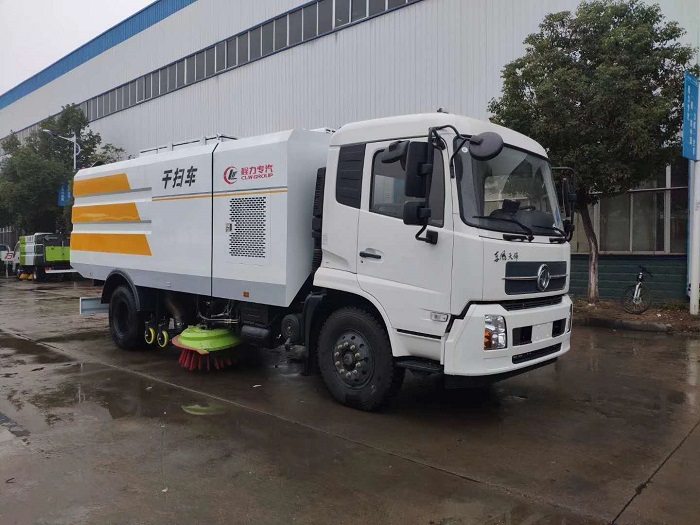 東風(fēng)天錦干濕兩用掃路車