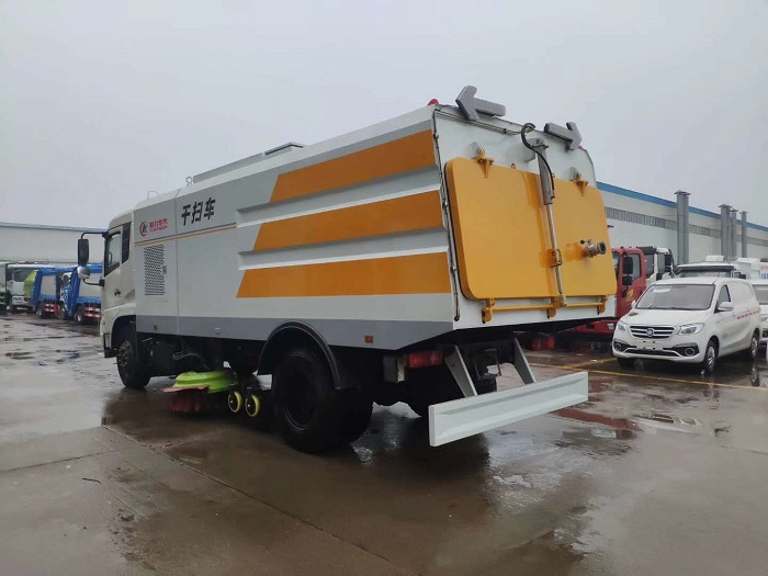 東風(fēng)天錦干濕兩用掃路車圖片