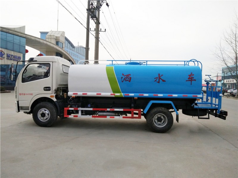 東風(fēng)多利卡（9.5方）綠化噴灑車圖片