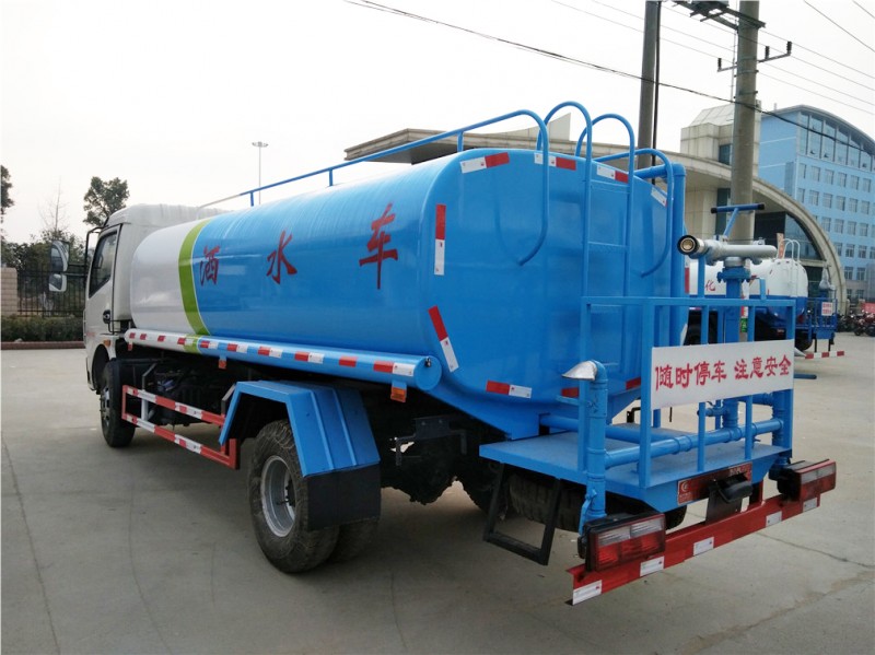 東風(fēng)多利卡（9.5方）綠化噴灑車圖片