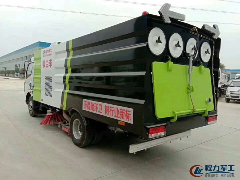 東風大多利卡8方吸塵車