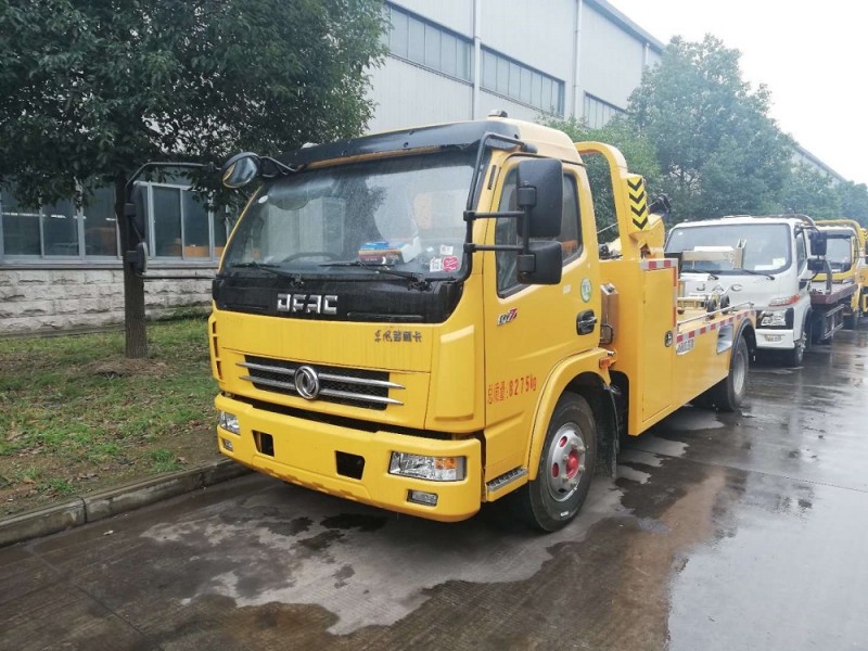 東風大多利卡一拖一清障車