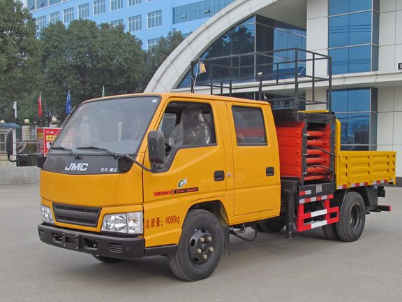 江鈴雙排座8-10米平臺升降高空作業(yè)車圖片