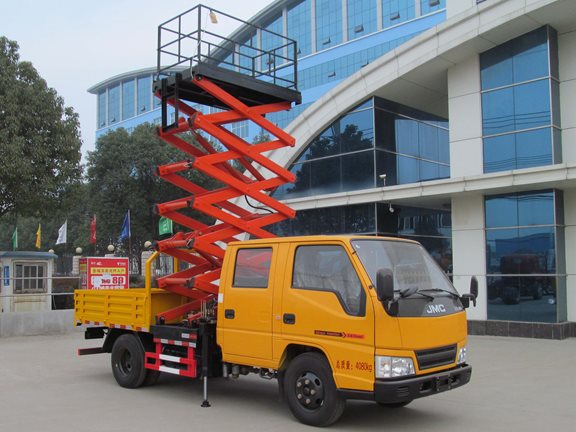 江鈴雙排座8-10米平臺升降高空作業(yè)車圖片