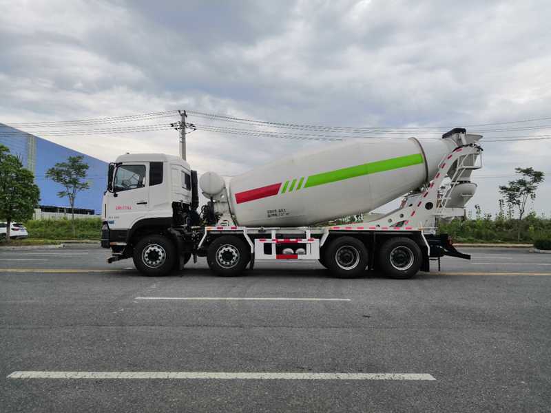 東風(fēng)天龍國(guó)六天燃?xì)鈹嚢柢?chē)（10-12方）圖片