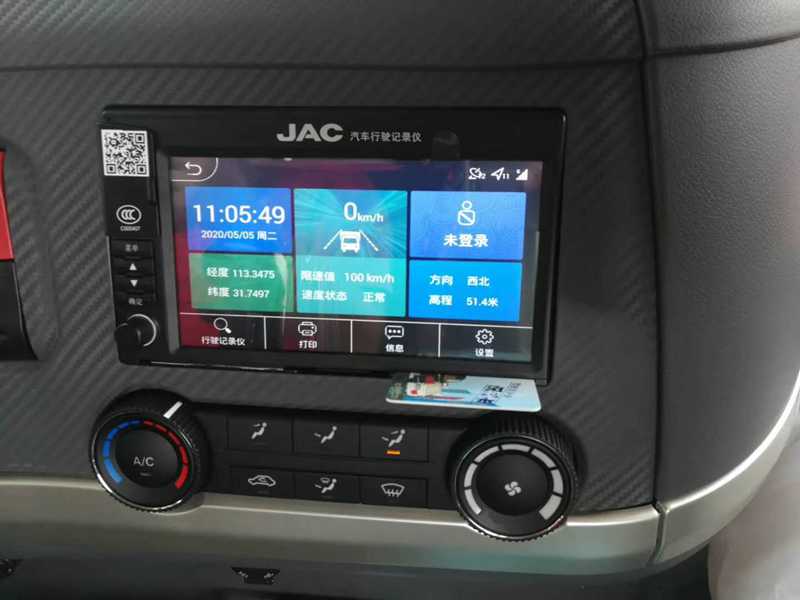 江淮后八輪平板運(yùn)輸車圖片