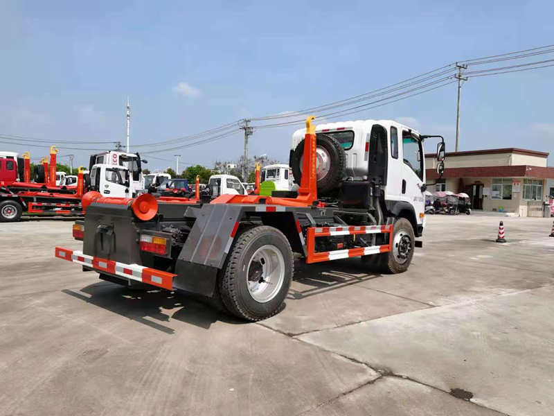 大運(yùn)勾臂式垃圾車(chē)（黃牌）圖片